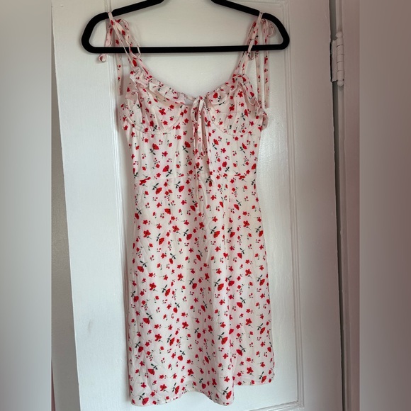 Princess Polly Dresses & Skirts - Princess Polly Floral Mini Dress Size 4